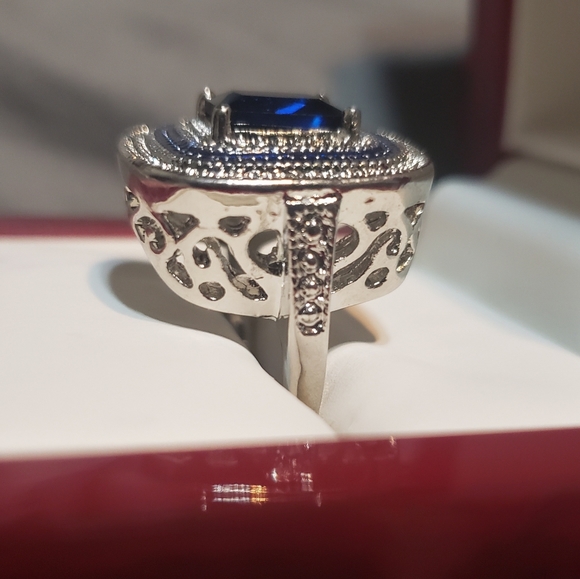 Stunning large blue sapphire fashion ring. New - Picture 5 of 13